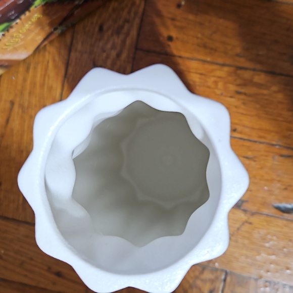 VASE - Picture 2 of 5